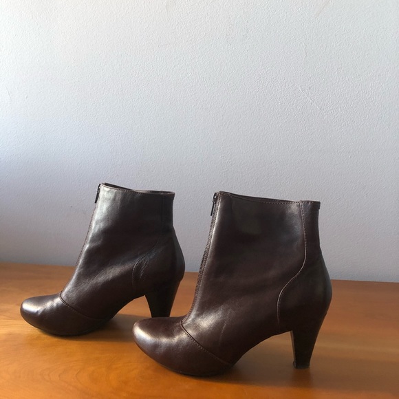 Indigo by Clarks 2.5” Stacked Heel Zip Front 👢 - Picture 3 of 7